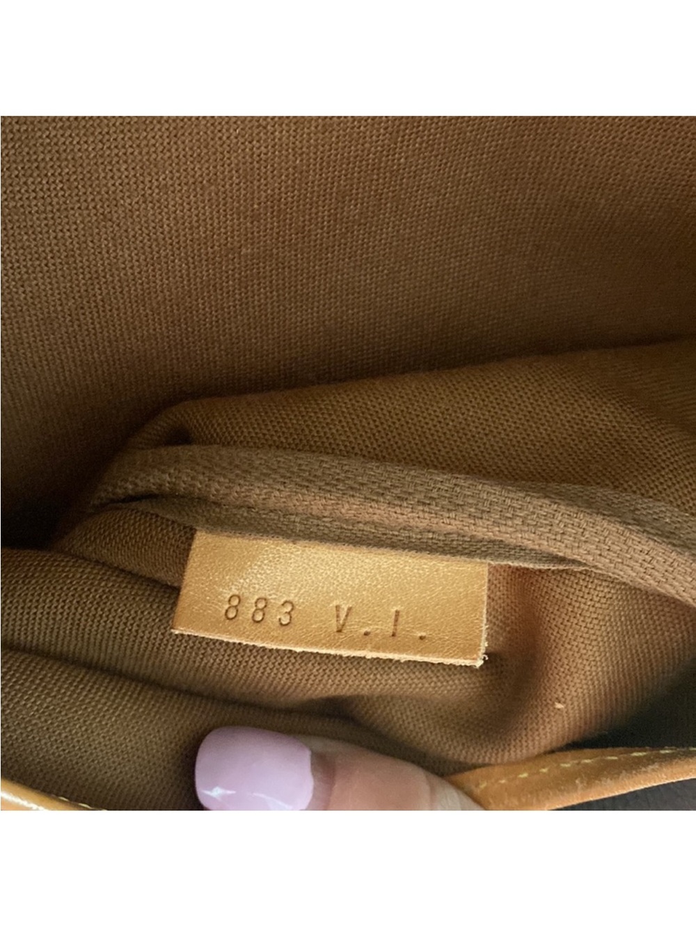 Authentic Louis Vuitton Samur 43 Monogram Bag - Picture 4 of 16